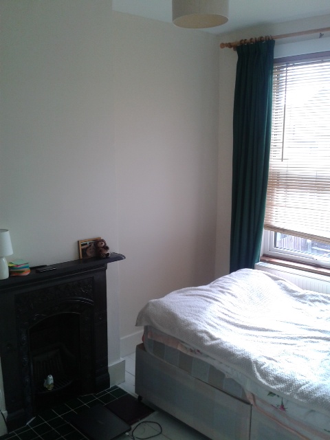 Spacious double bedroom available moments away from Wood Green Tube Station.